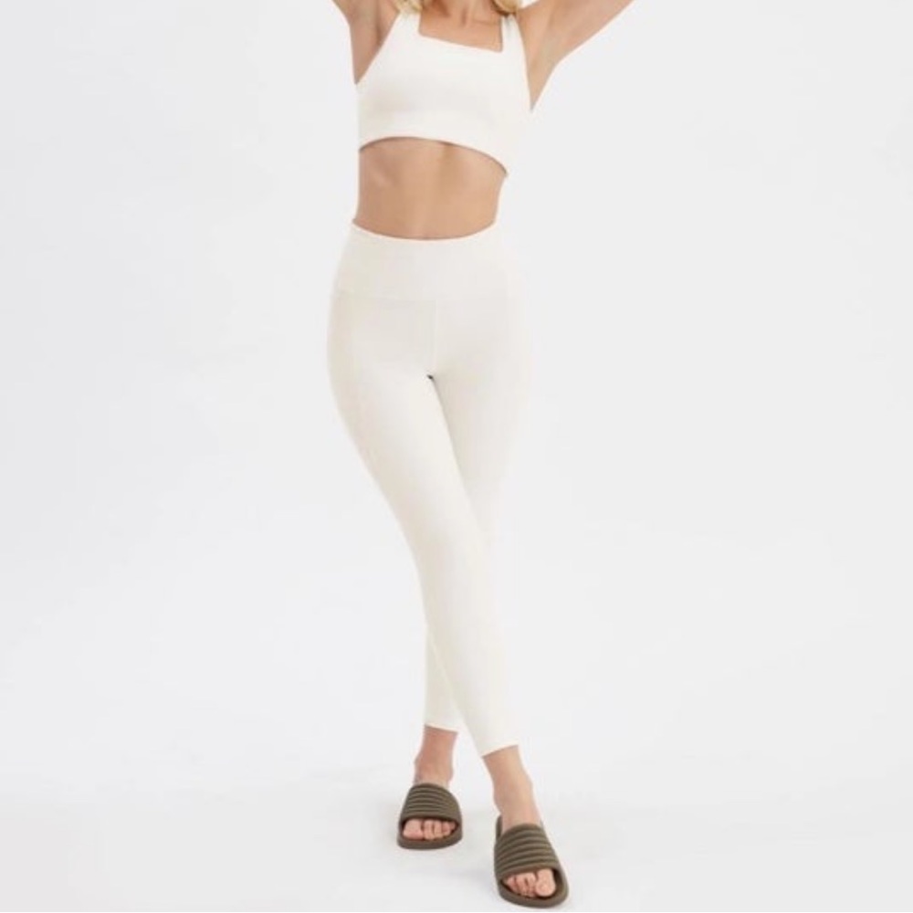 IVORY Compressive High-Rise Legging (23 3/4")